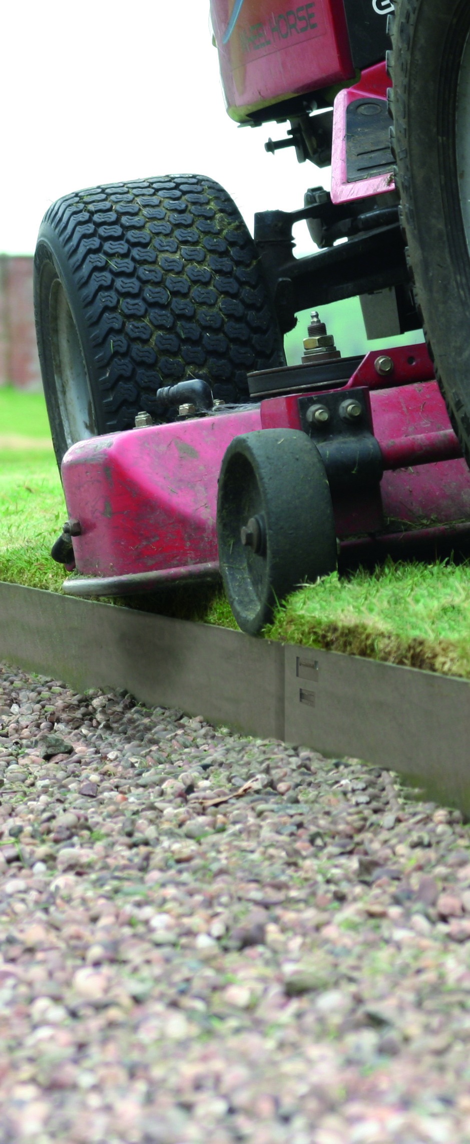 EverEdge interlocking system connecting steel lawn edging sections